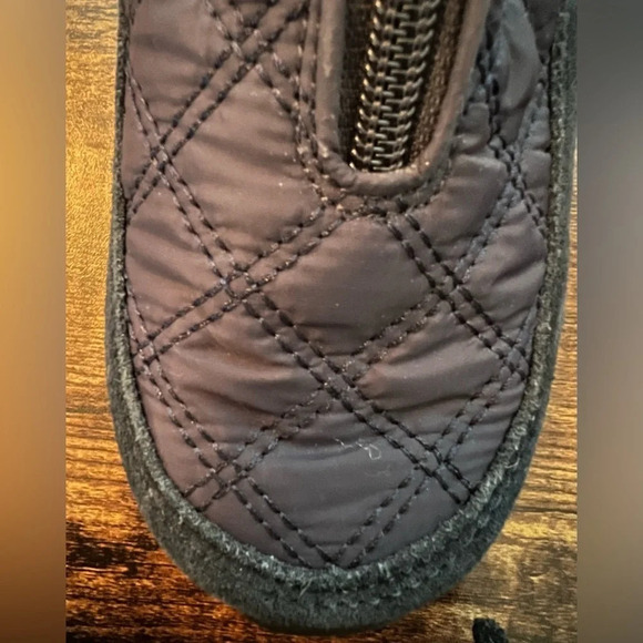 Lands End | womens zip moc shoes. Size: 7B - Picture 15 of 15